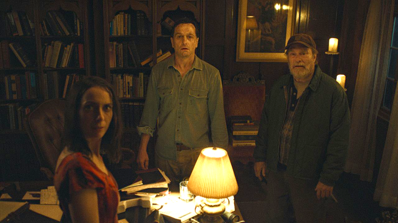Patricia (Kate O'Flynn), Tom (Matthew Rhys) und Wyck (Stephen Root) machen eine weitere erschreckende Entdeckung.