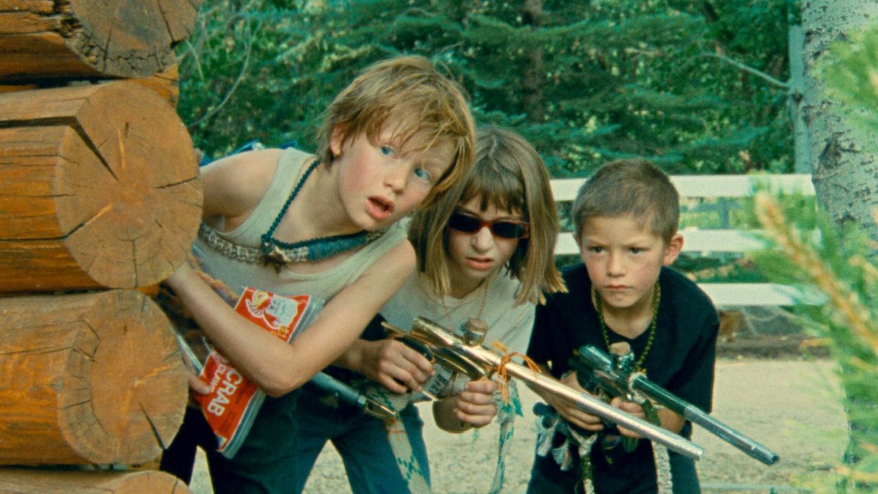 Mit ihren Paintball-Pistolen trifft das Trio jedes Ziel!