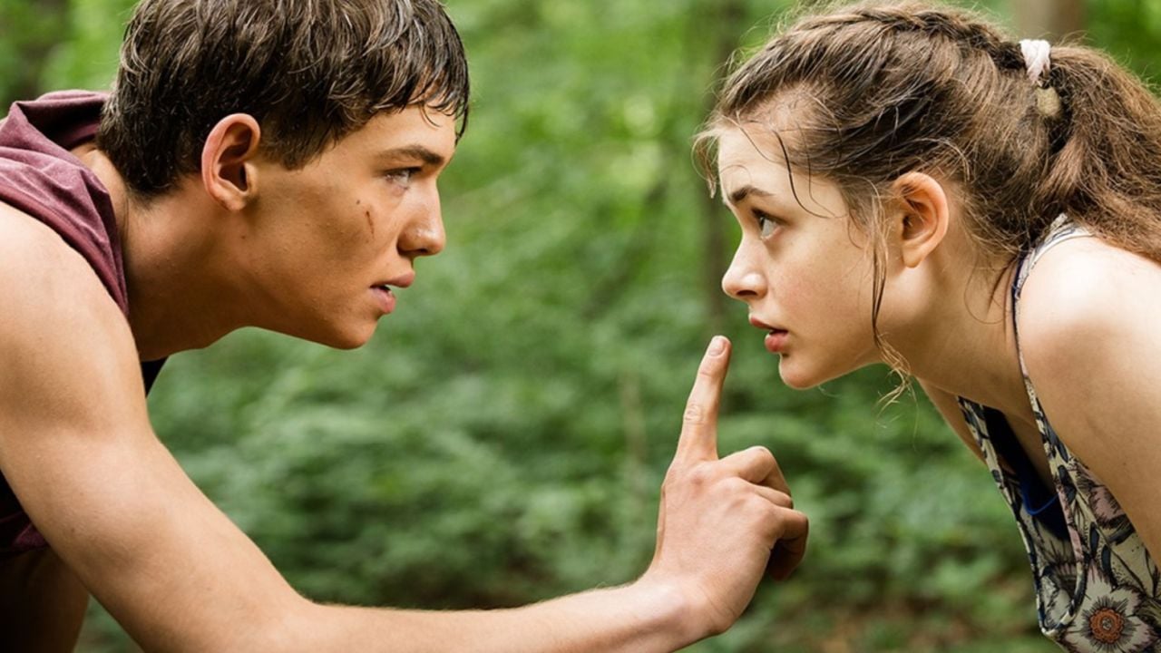 Mia (Luca Brüggemann) und den fremden Jungen verbindet eine nahezu wortlose Beziehung. 