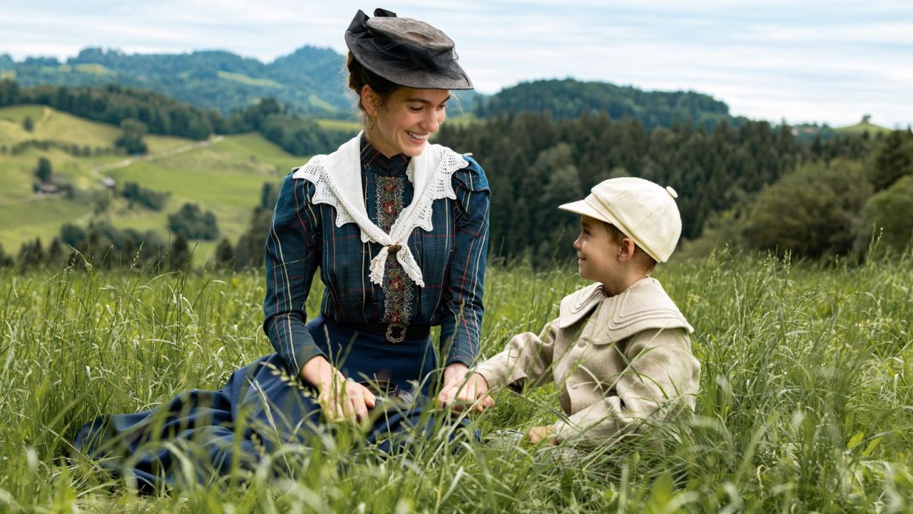 In den Rückblicken erfahren wir, dass es im Leben der Frieda Keller nicht immer nur Finsternis gab.