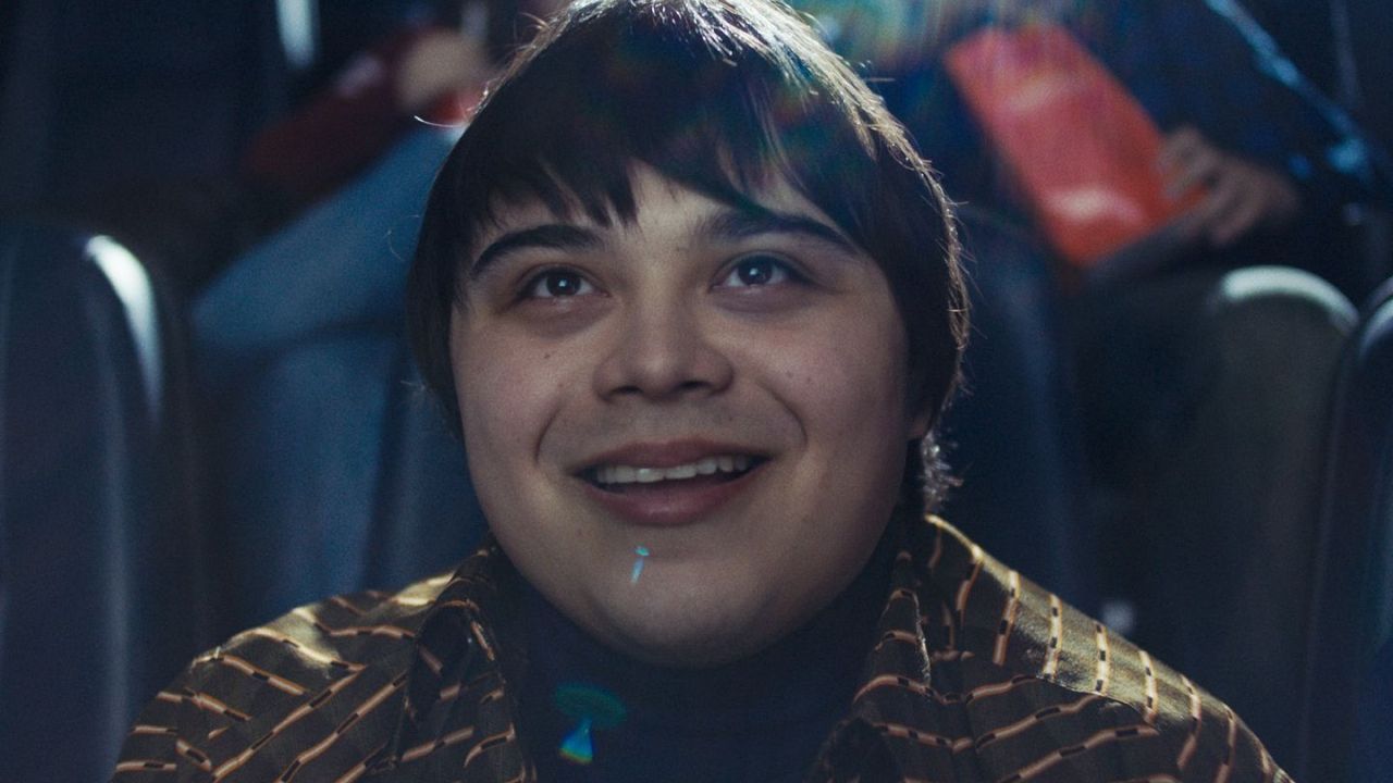 Auch wenn es sonst viele Probleme mit ihm gibt: Zumindest die titelgebende Liebe zu Filmen nimmt man Lawrence hundertprozentig ab!