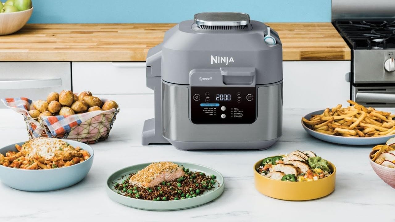 Der Ninja Speedi ON400EU ist ein Multikocher, der im Grunde genommen alles kann, wofür ihr sonst ein eigenes Gerät bräuchtet.