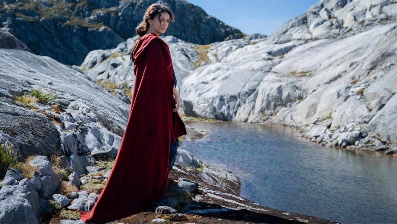 Nazanin Boniadi als Bronwyn in Staffel 1