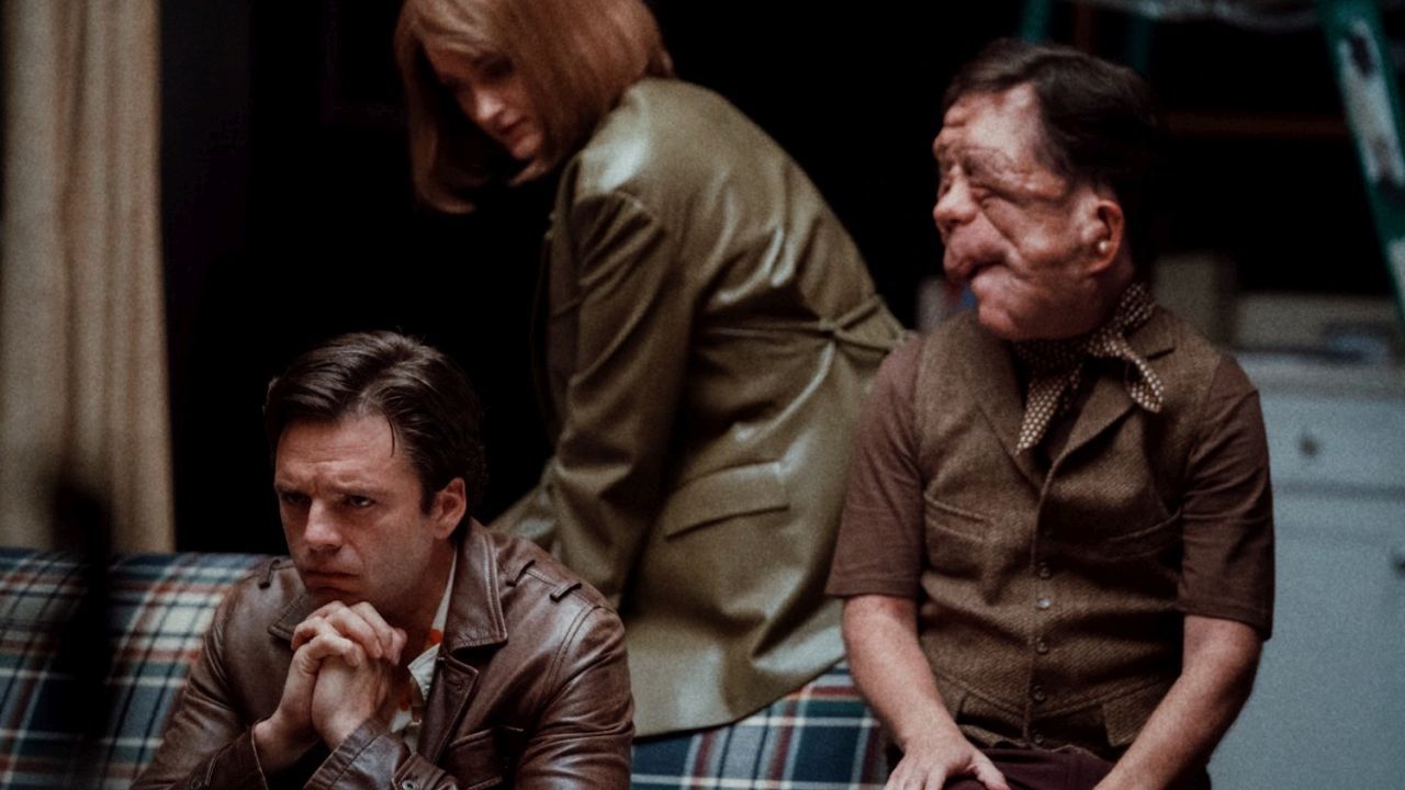 Ingrid und Oswald erzählen Guy von ihrer Anpassung des Theaterstücks – auch ein Kommentar zur Besetzung des Films selbst.