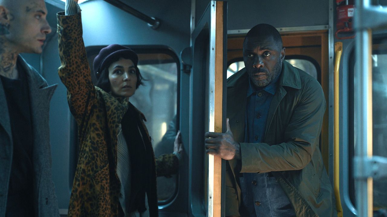 Idris Elba in der Berliner U-Bahn - eines der ersten Bilder zur zweiten Staffel 