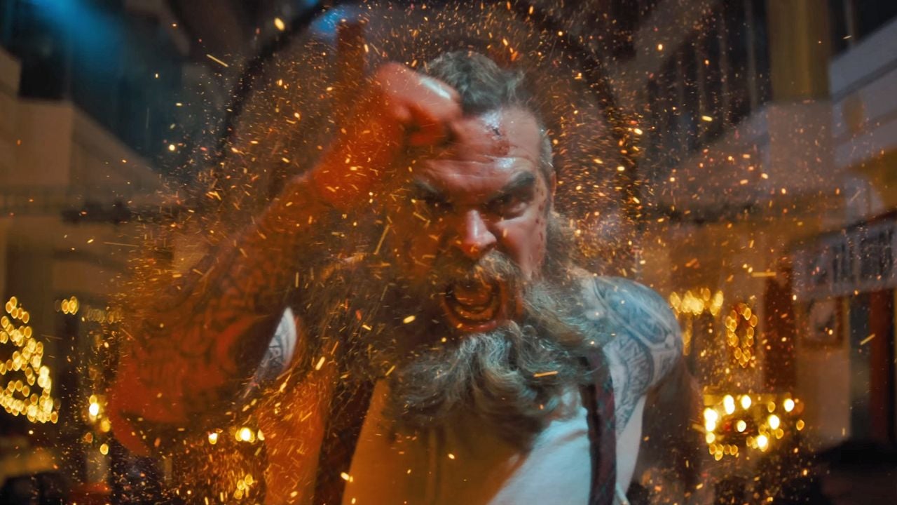 Noch mehr Weihnachtsmann-Action von den "John Wick"-Machern: Trailer zu "Violent Night 2" mit "Stranger Things"-Star David Harbour