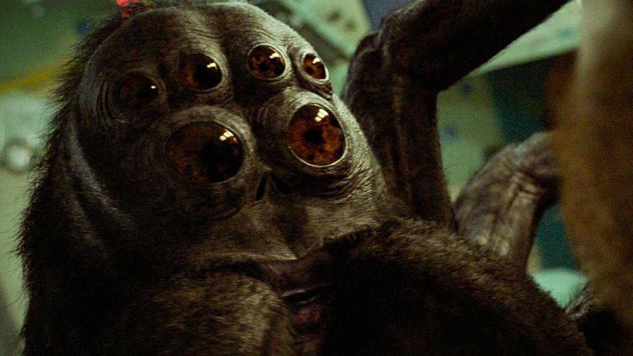 Ein spinnenartiges Wesen mit sehr vielen Augen: Hanus (Stimme: Paul Dano) will dem 