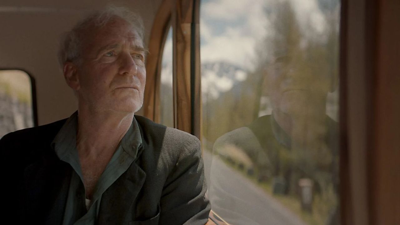 Eine letzte Rückversicherung, ob er nicht doch was verpasst hat im Leben...