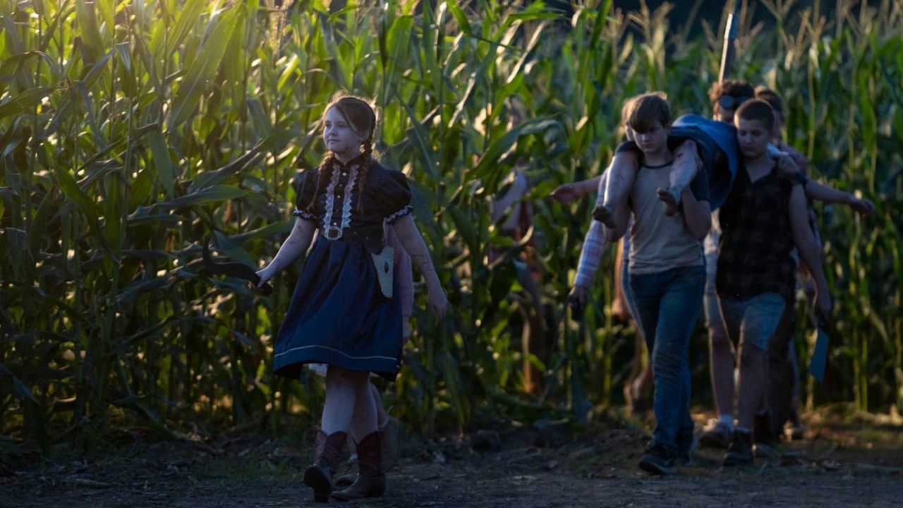 Die Kinder des Dorfes „füttern“ ihre geliebten Maispflanzen mit Blut – und das ist noch längst nicht die größte Merkwürdigkeit!