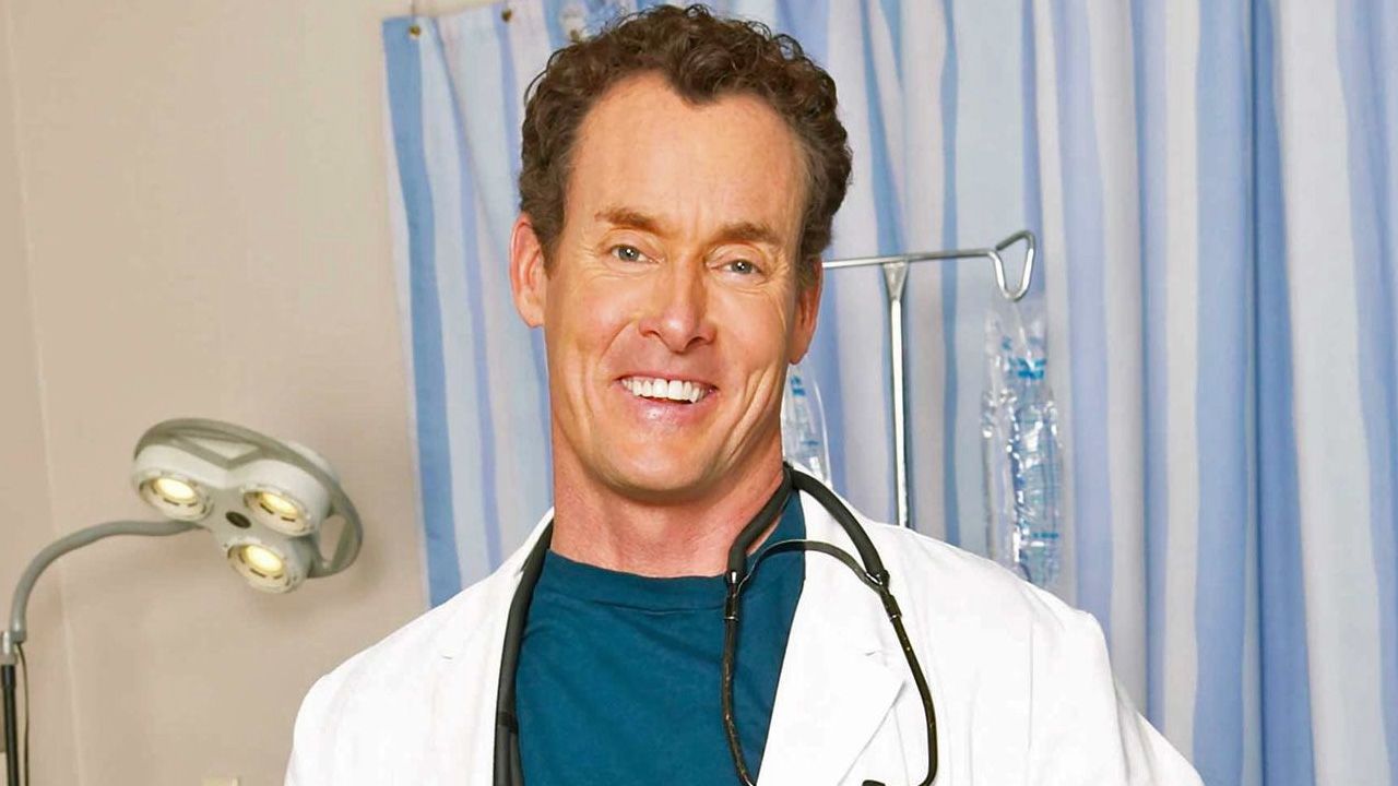 John McGinley als Dr. Perry Cox.