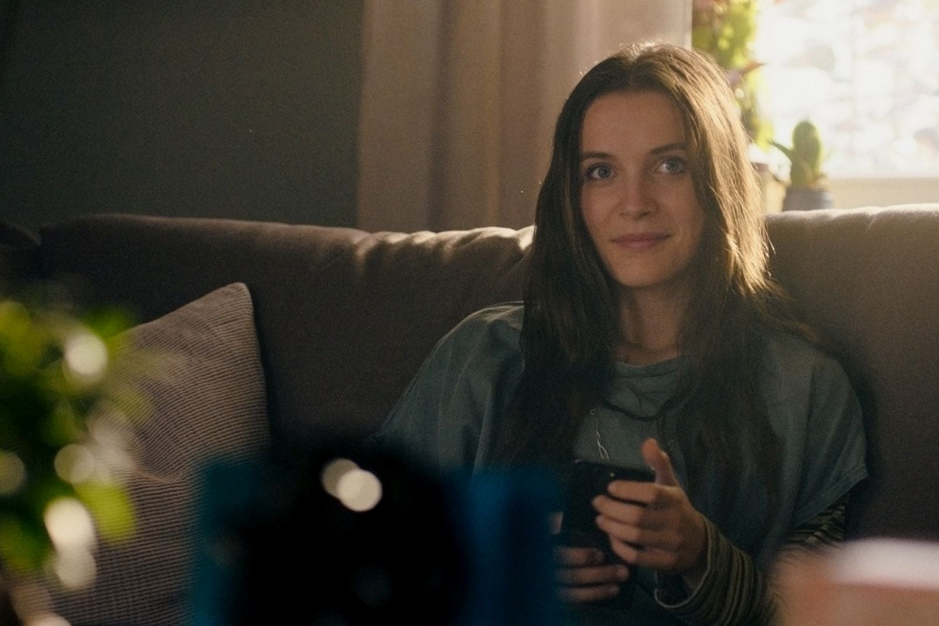 … worunter auch seine Beziehung zu Tochter Toni (Momo Becker) stark gelitten hat.