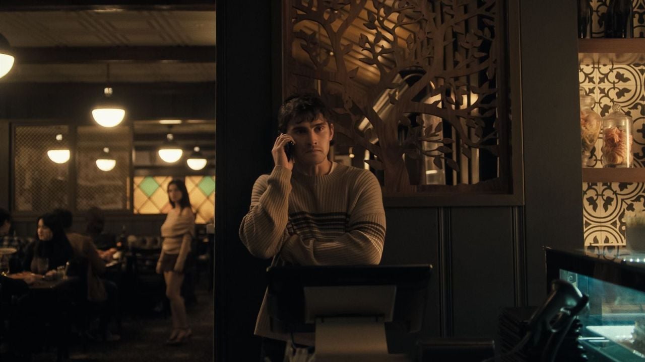 Nach seinem Wunsch vergeht kaum noch ein Moment, in dem sich Bear (Michael Johnston) nicht beobachtet fühlen muss.