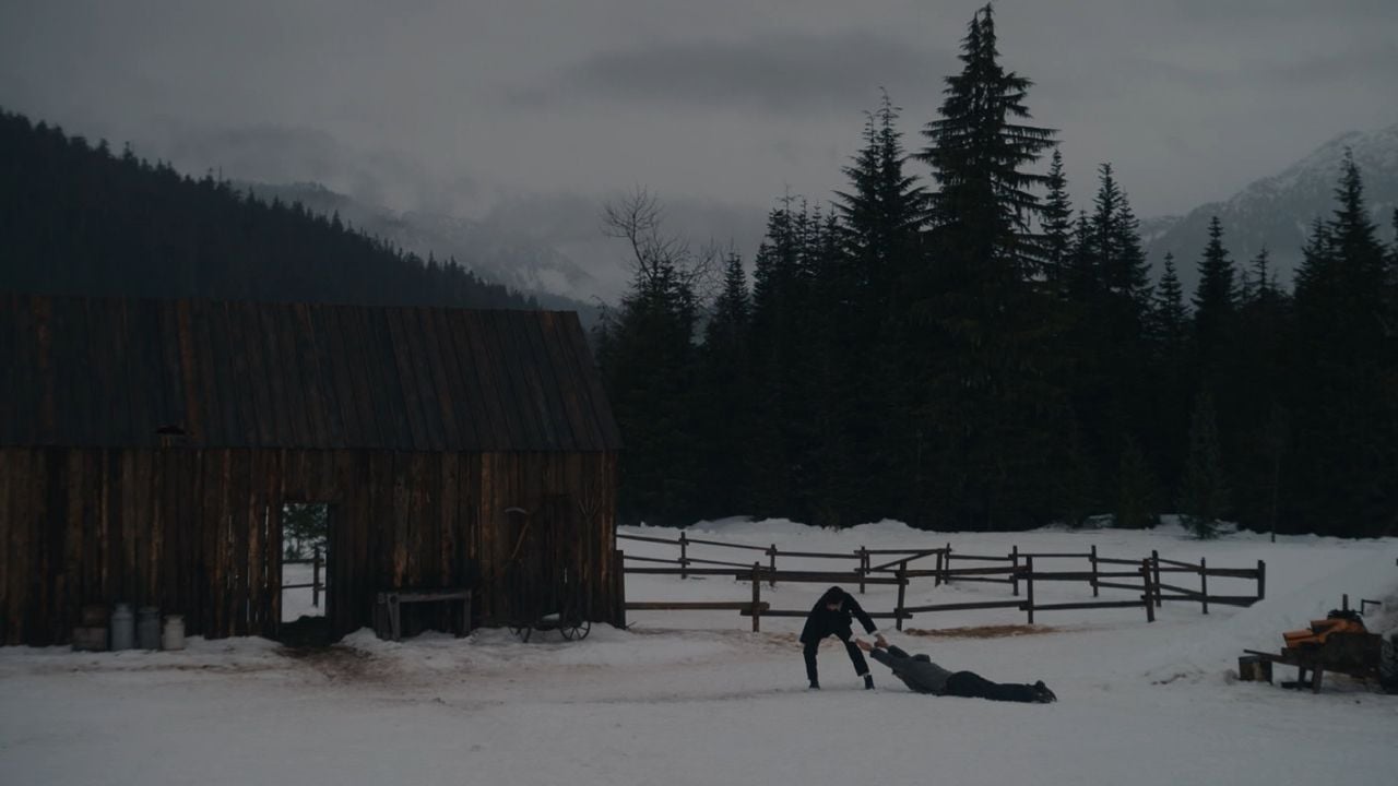 Die (fast) am weitesten zurückliegende Zeitebene von „Company“ spielt zur Pionierzeit in einer einsamen Hütte innerhalb der verschneiten Landschaft des amerikanischen Westens.