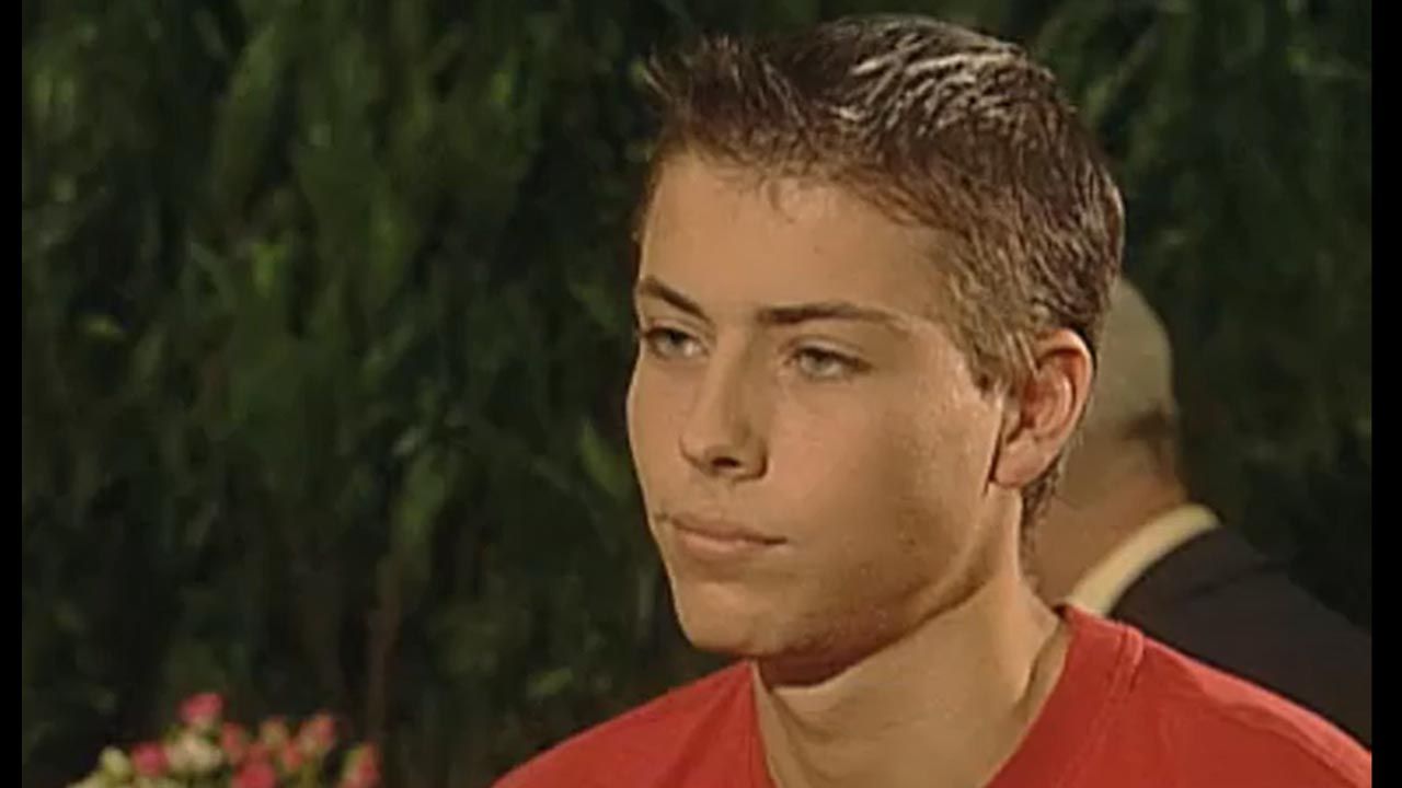 So genervt kann nur ein Teenager schauen, der gerade richtig viel durchmacht.