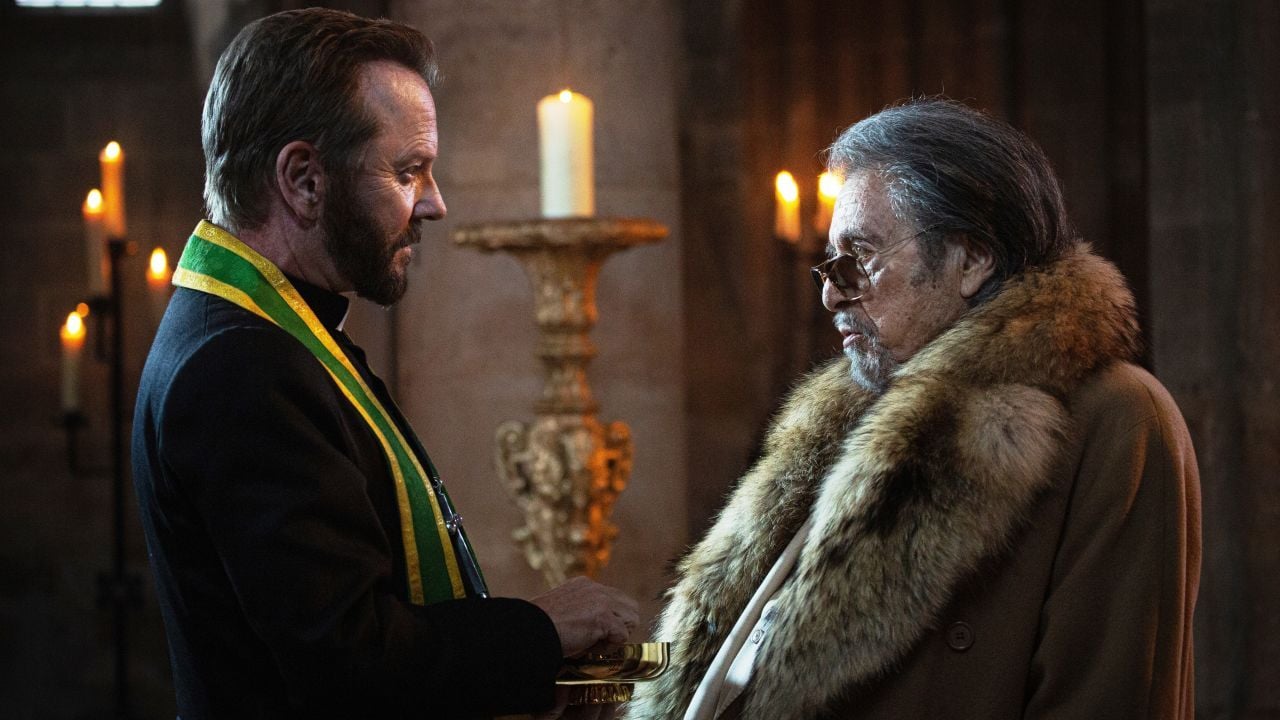 Die direkten Begegnungen von Kiefer Sutherland und Al Pacino zählen zu den vielen spaßig-absurden Höhepunkten des Films. 