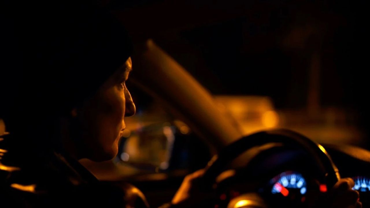 Saumäßig cool, unglaublich atmosphärisch und absolut auf den Punkt inszeniert: „Verbrannte Erde“ mit „Drive“ zu vergleichen, ist definitiv nicht zu weit hergeholt.