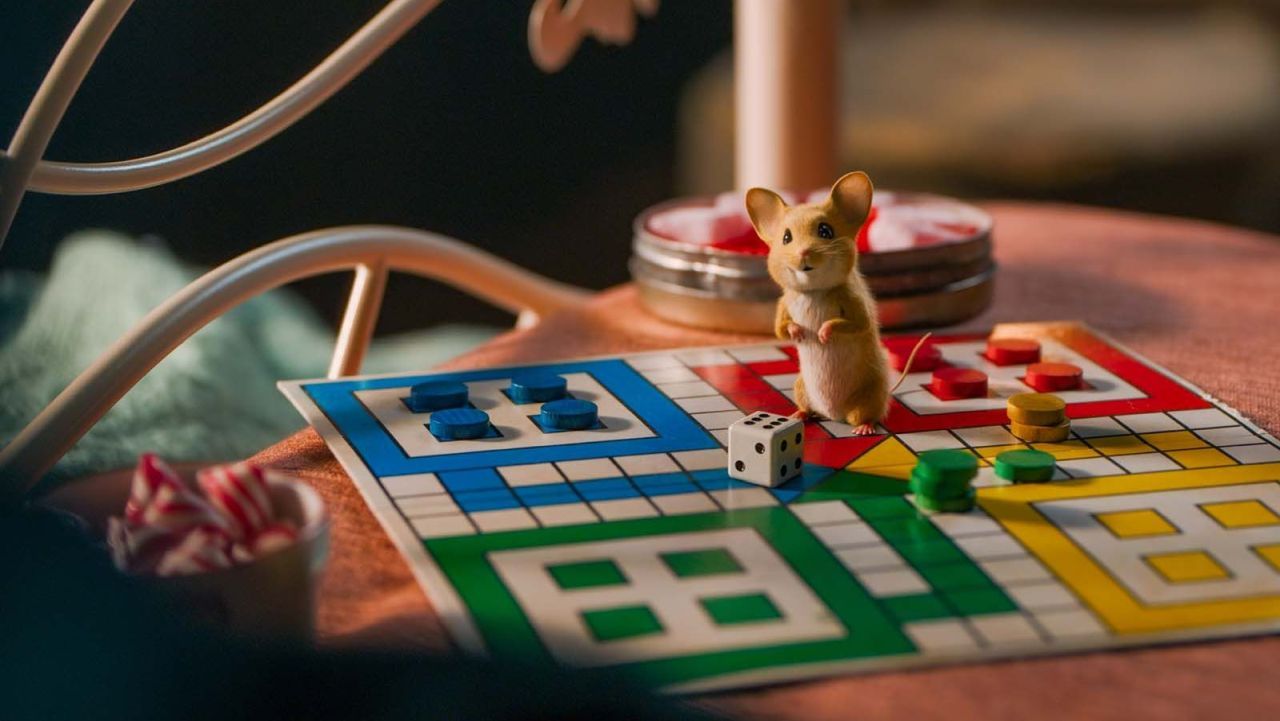 Auch als Maus kann Lea beim „MENSCH ärgere dich nicht“ sehr gut schummeln…