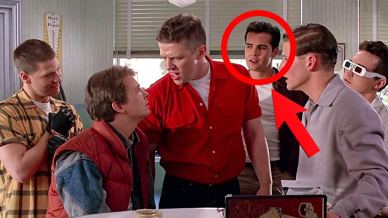 Er war 40 Jahre lang direkt vor unseren Augen: Fast niemand hat diesen "Titanic"-Star in "Zurück in die Zukunft" erkannt!