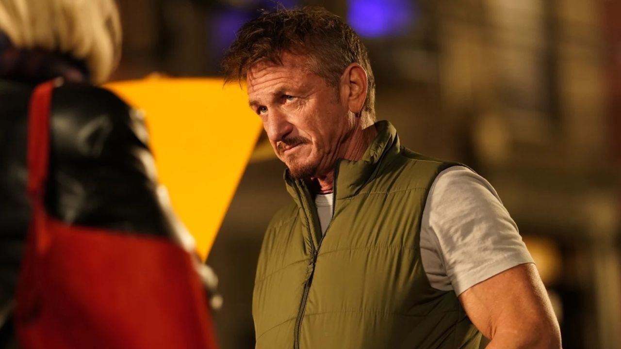 Der Fahrer (Sean Penn) ist schon auch ein Macho, und trotzdem entwickelt sich im Gespräch mit seiner Passagierin eine ungeahnte, authentische Nähe.