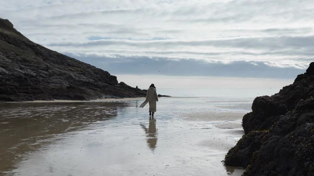 Schroffe Klippen bebildern eine schroffe Mutter-Sohn-Beziehung.