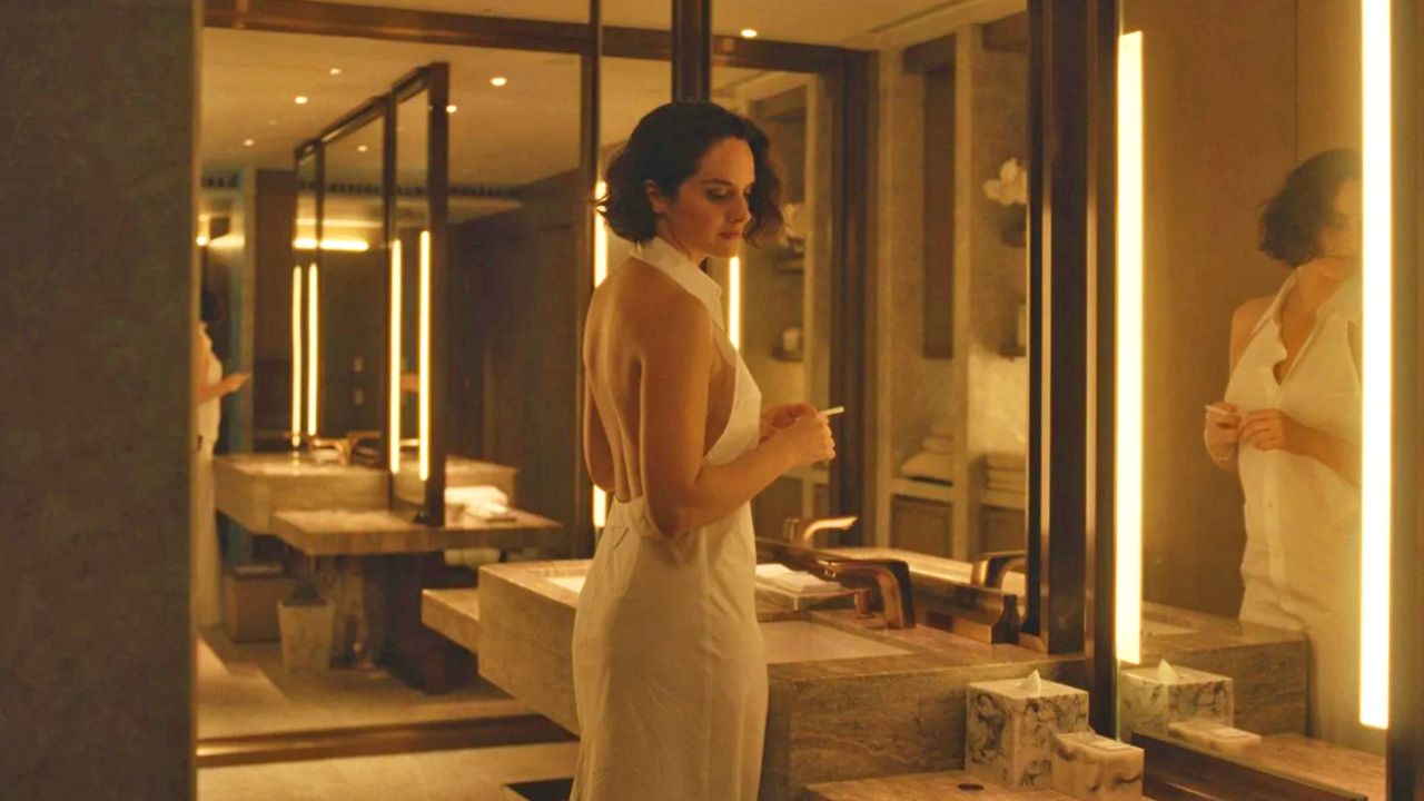 Die Neuverfilmung eines skandalträchtigen FSK-18-Kassenschlagers: Exklusiver Trailer zu "Emmanuelle"