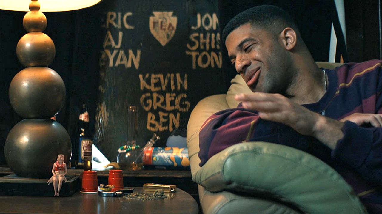 Der Elordi Bro (Zack Thompson) prahlt mit seinem Job als Jacob-Elordi-Double.