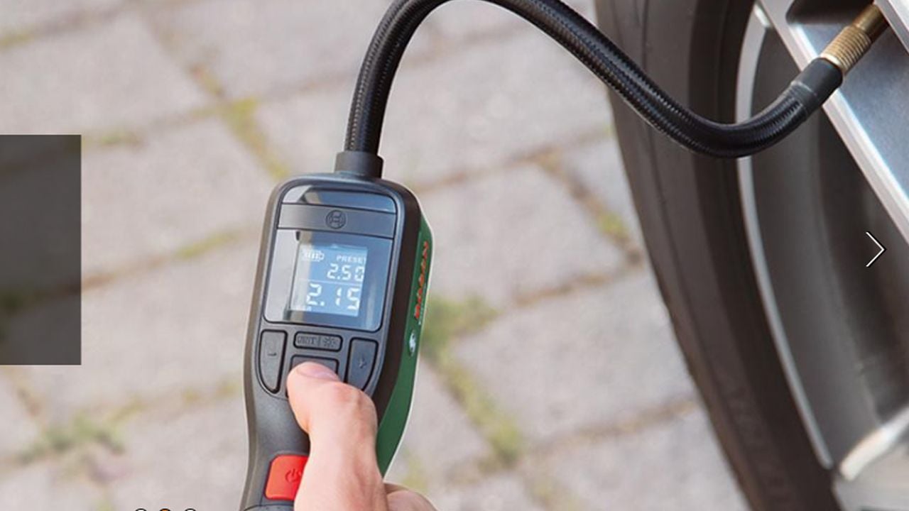 Der elektrische Kompressor von Bosch ist stark genug, um sogar LKW-Reifen wieder aufzupumpen.