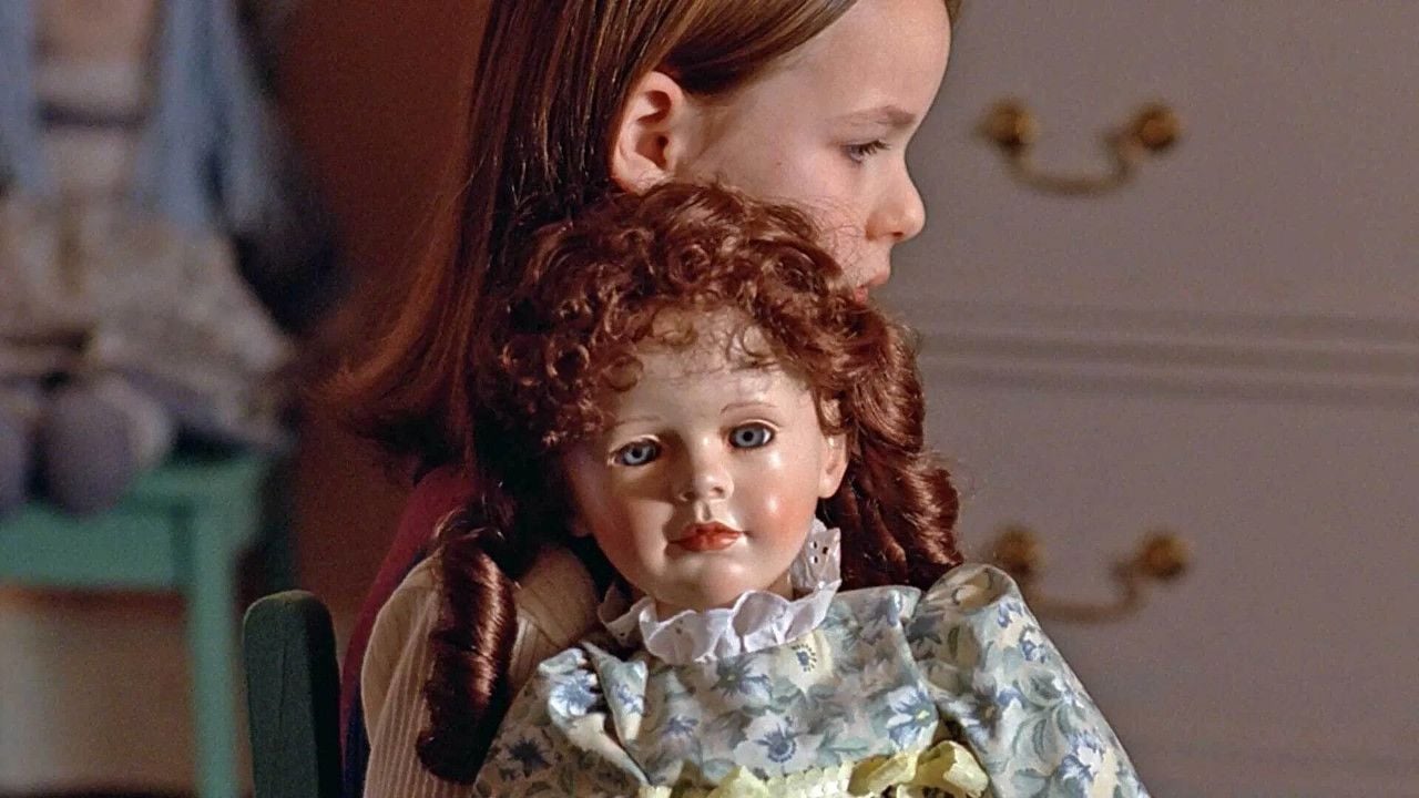 Die kleine Polly und ihre sinistre Puppe Chinga