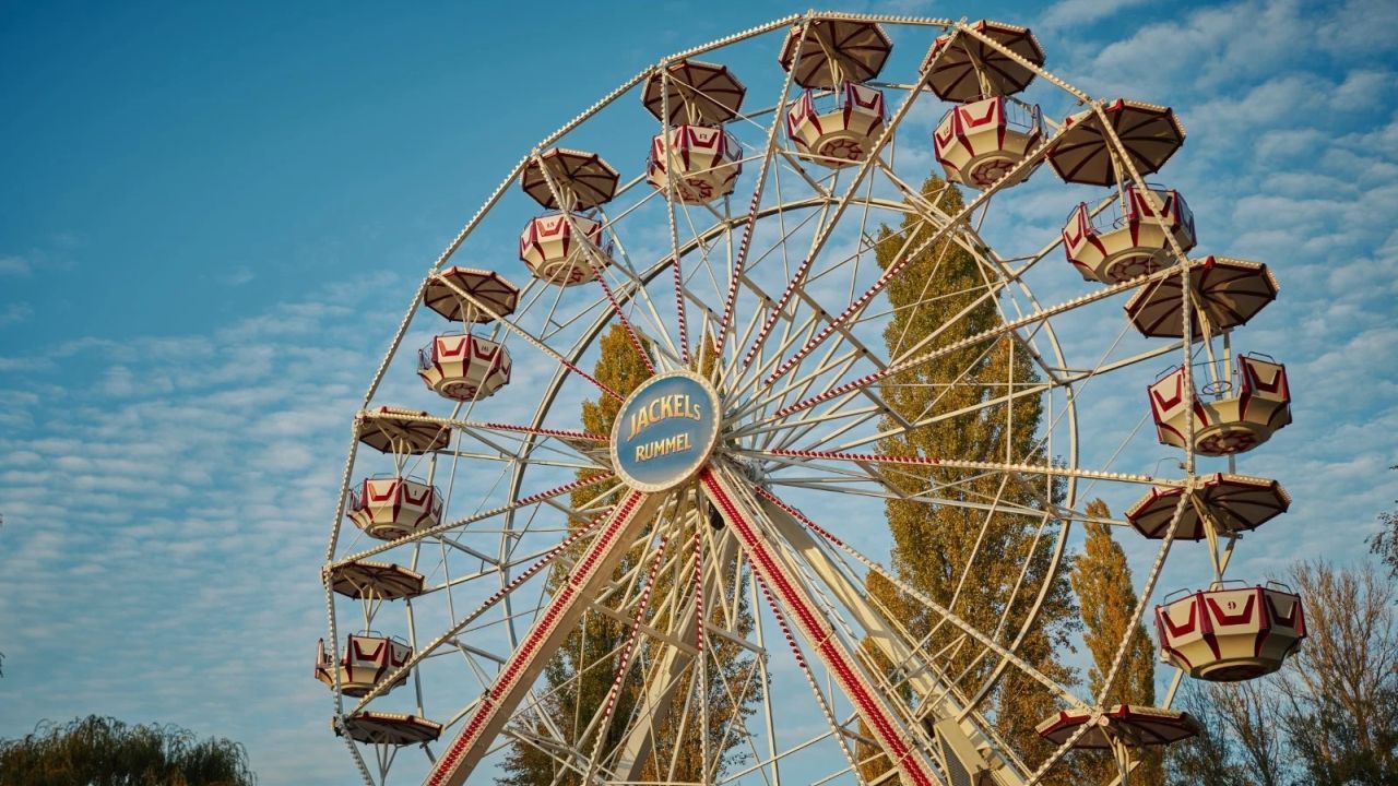 Jackels Rummel mag ziemlich heruntergekommen sein – aber das Riesenrad ist trotzdem noch immer ein (nostalgisches) Highlight!