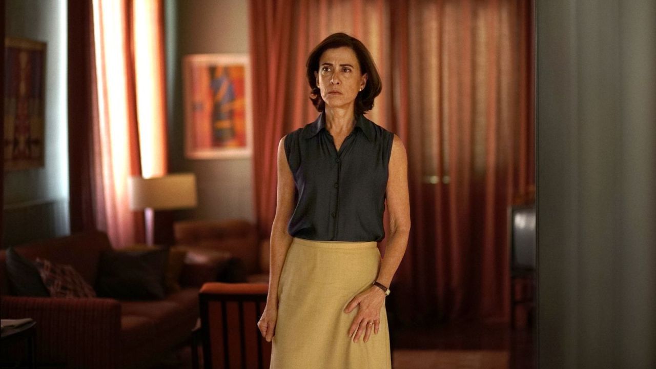 Schlich grandios: Kein Wunder, dass Fernanda Torres für „Für immer hier“ nicht nur in ihrer Heimat, sondern auch im Rest der Welt mit Preisen überhäuft wird.