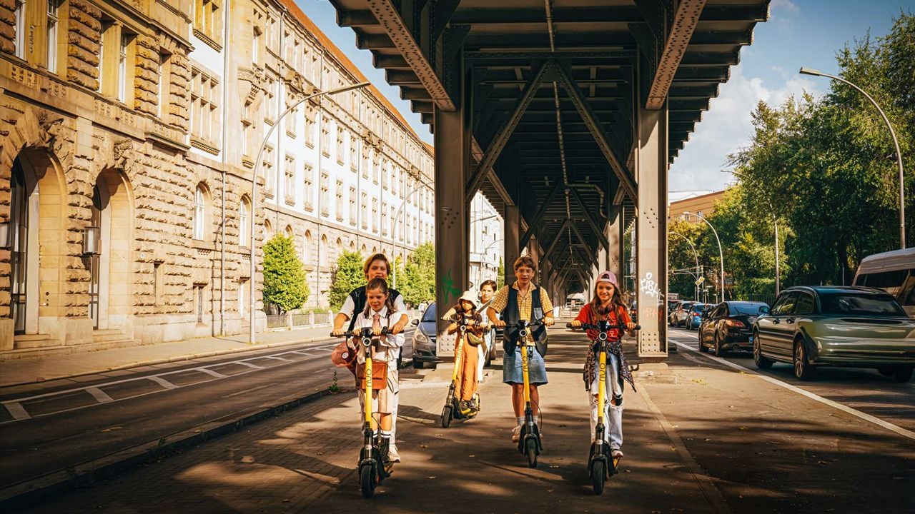 Unverkennbar das heutige Berlin: Emil, Pony und Co. auf Verbrecherjagd.