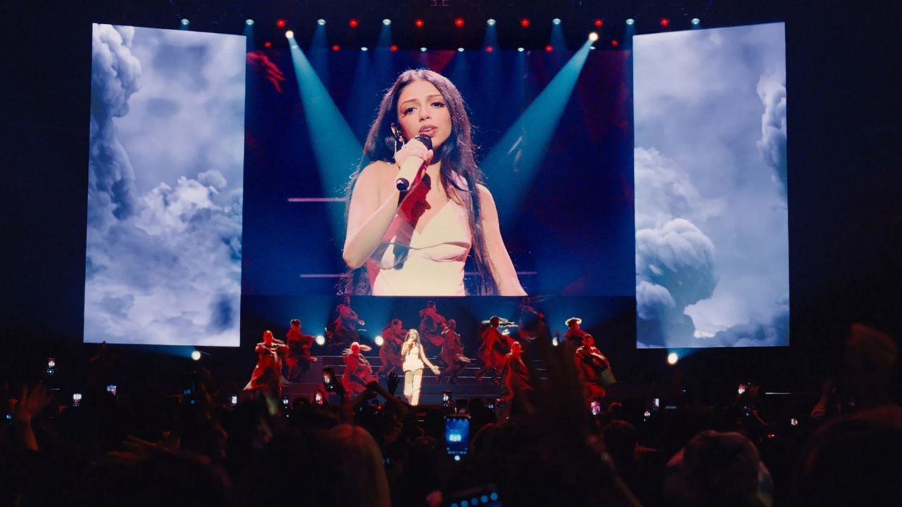 Lady Raven (Saleka Shyamalan) zieht alle in ihren Bann - nur Cooper hat gerade ganz andere Probleme.