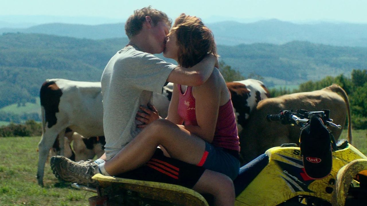 Ganz schön viel Verantwortung: Totone (Clément Favreau) muss sich nicht nur um seine kleine Schwester kümmern, sondern durchlebt zugleich auch die erste Liebe.