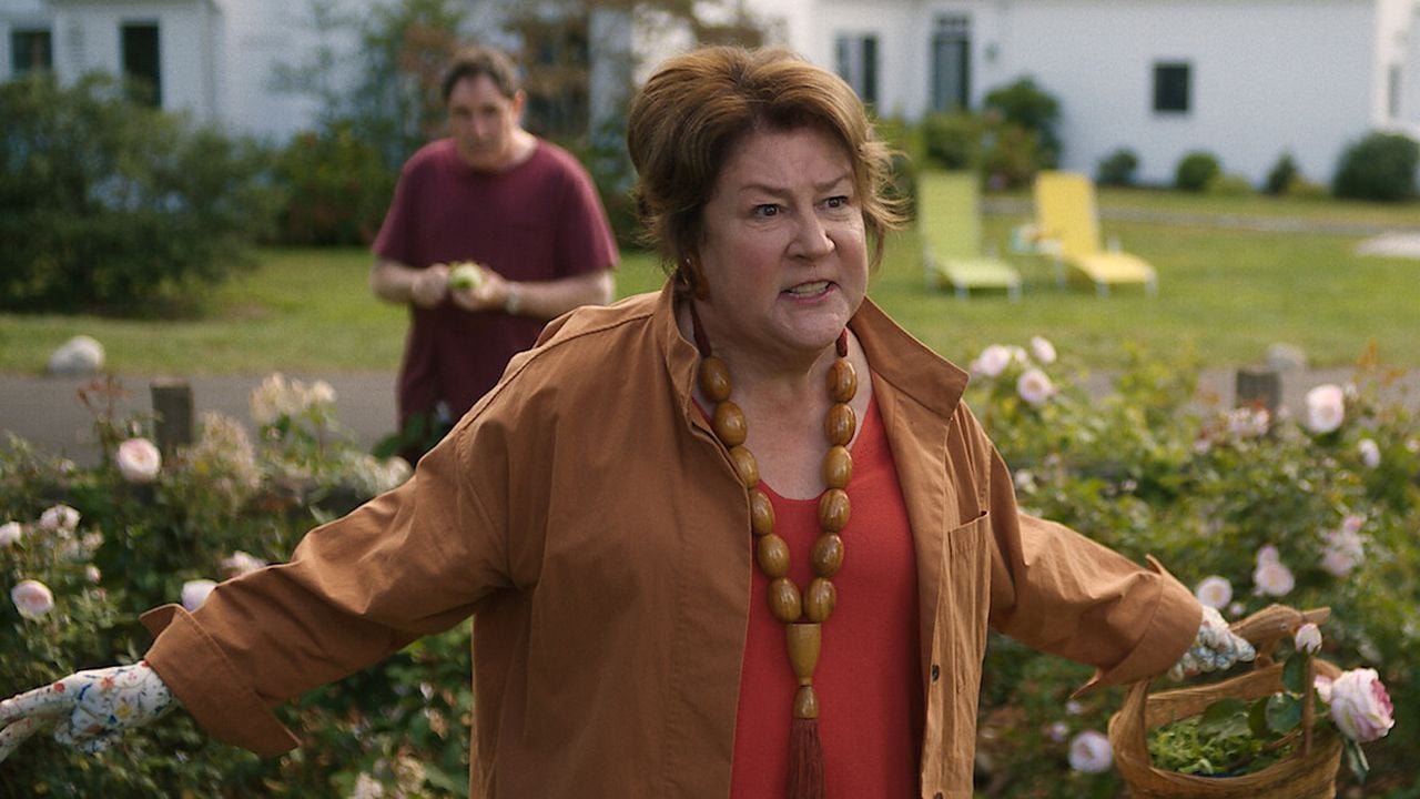 Auch Maureen steckt ihre Nase wieder in Dinge, die sie nichts angehen.