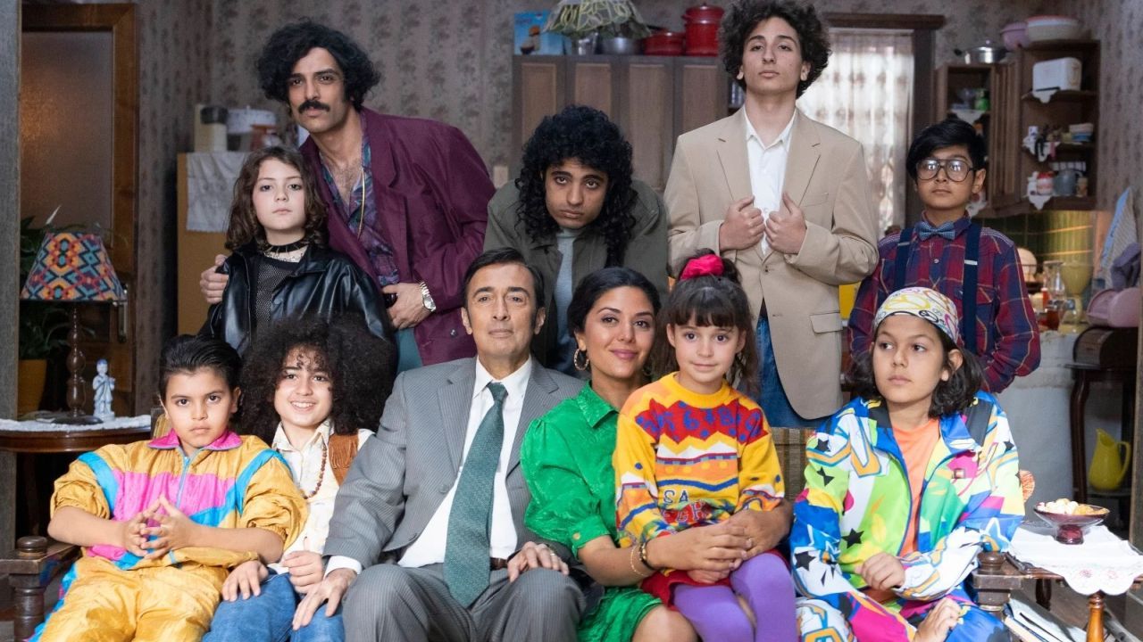 Wenn Vater Ali Reza (Bijan Daneshmand) nach seiner Operation erwacht, will er die gesamte Großfamilie an seinem Bett sehen!