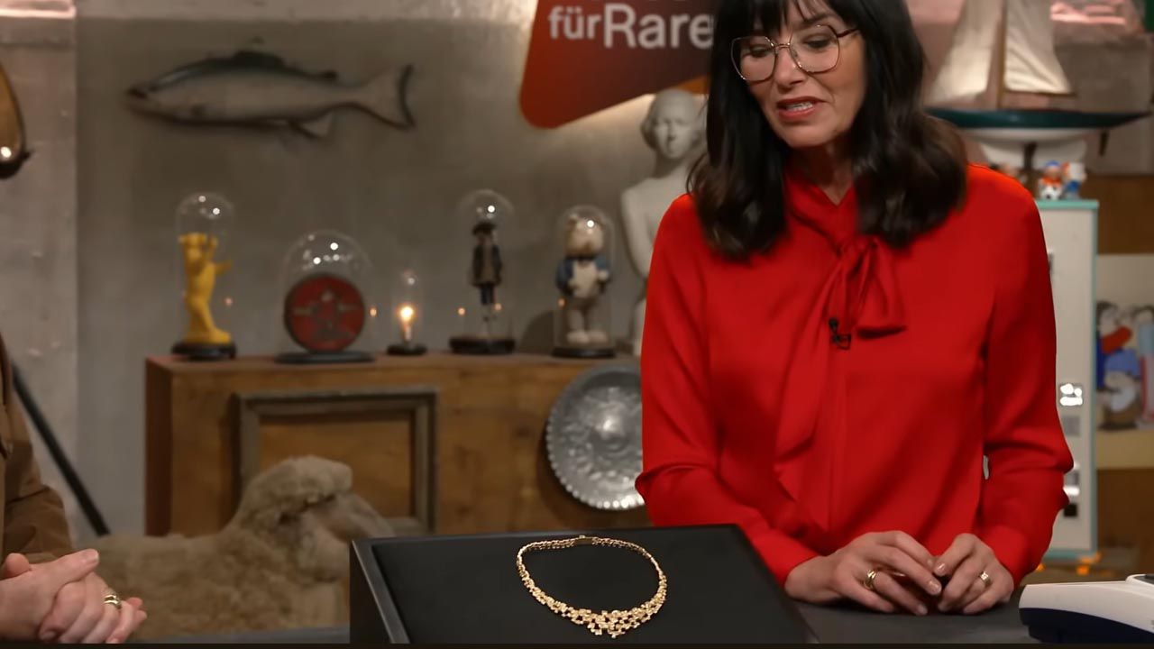 Expertin Heide Rezepa-Zabel erklärt, dass das Stück extrem edel sei.