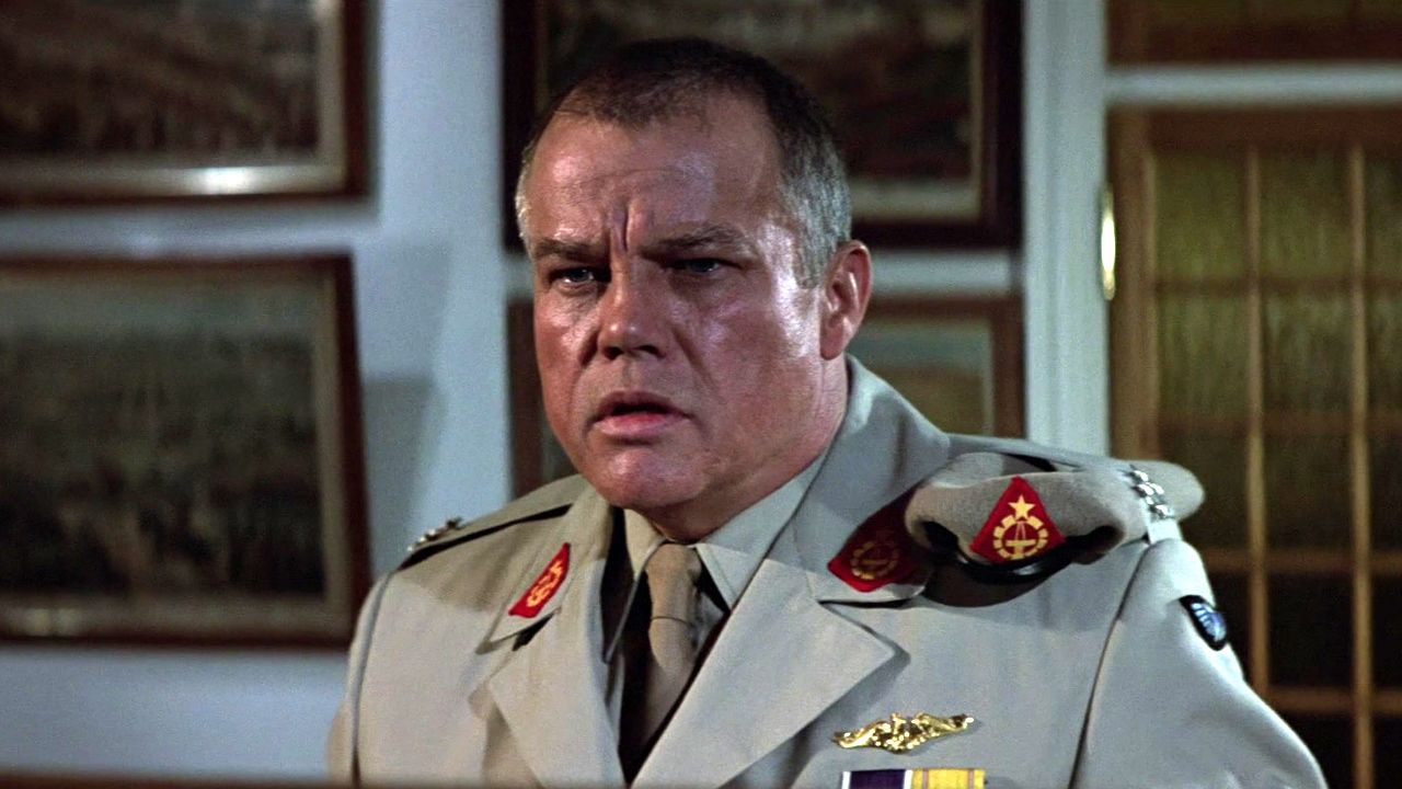 Joe Don Baker als Bond-Bösewicht in
