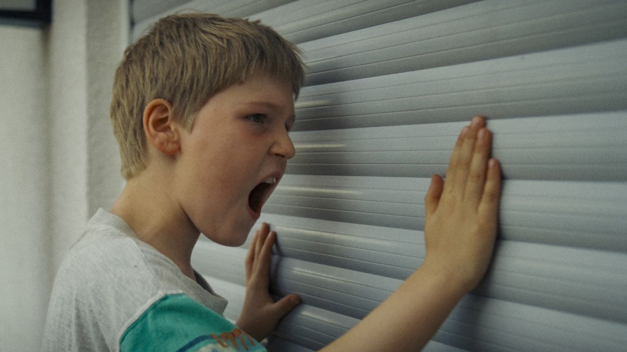  Manchmal will Tobi (Camille Loup Moltzen) eben einfach „Mit der Faust in die Welt schlagen“.