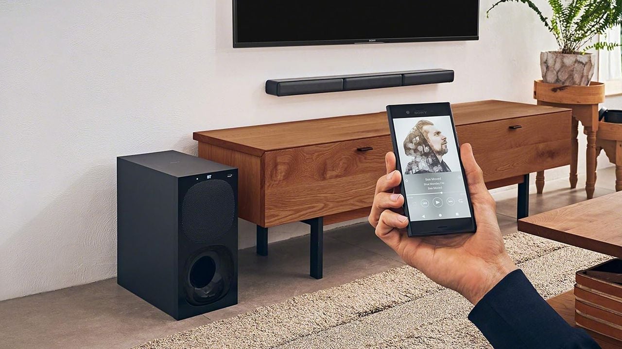 Sony hat dem HT-S40R auch Bluetooth spendiert, ihr könnt also auch über's Handy Musik laufen lassen.