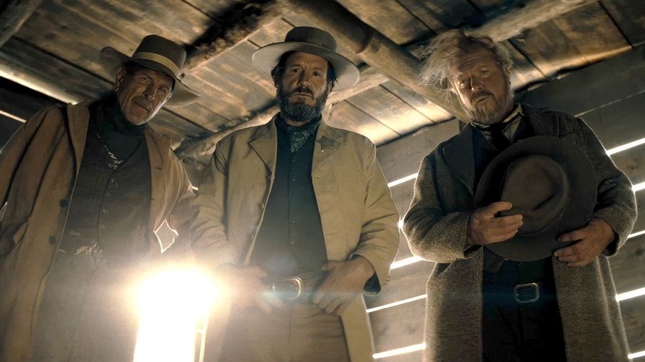 Das üppige Kopfgeld sorgt dafür, dass sich gleich mehrere Parteien an die Fersen der Flüchtigen heften…