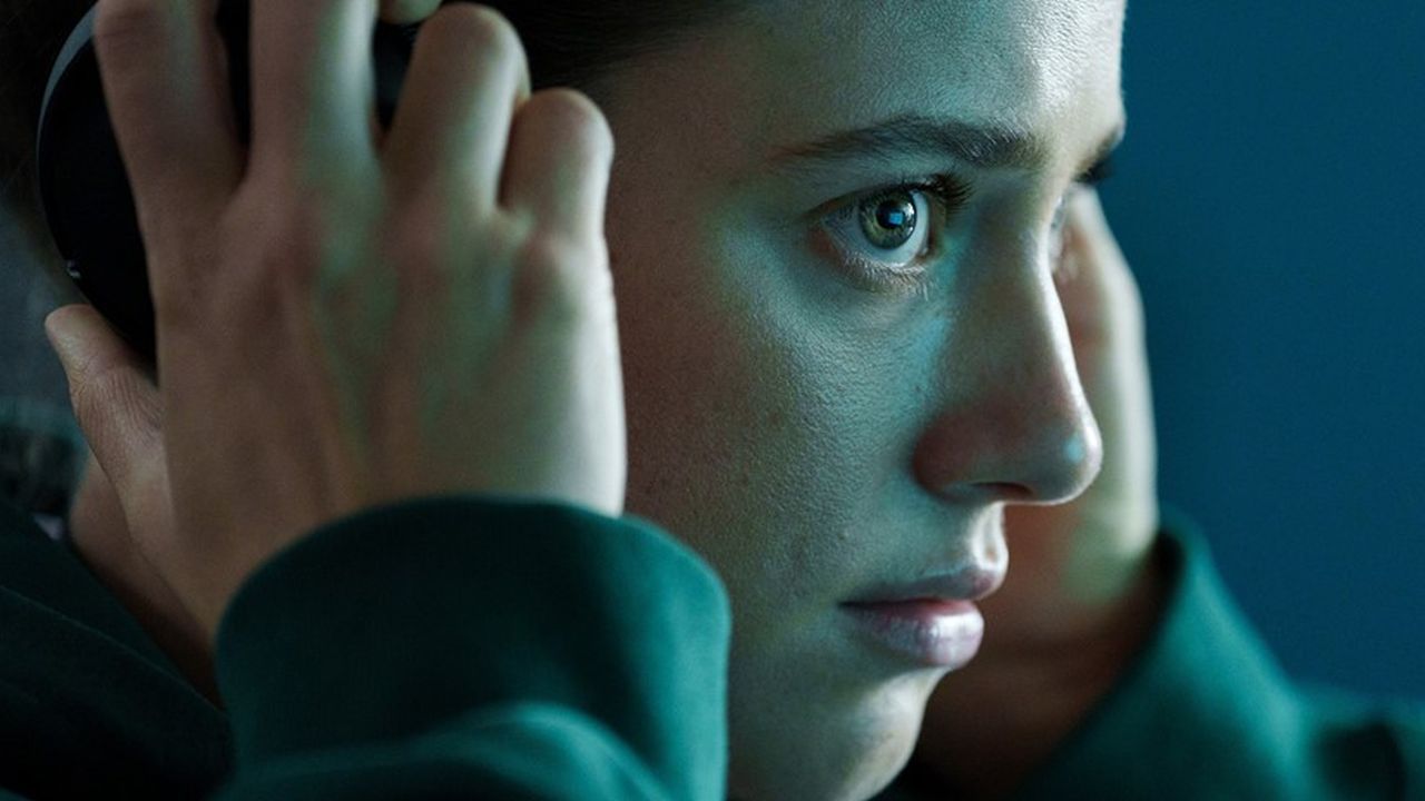 An Daisy (Lili Reinhart) gehen all die verstörenden Videos, die sie sich täglich ansehen muss, nicht spurlos vorüber. 