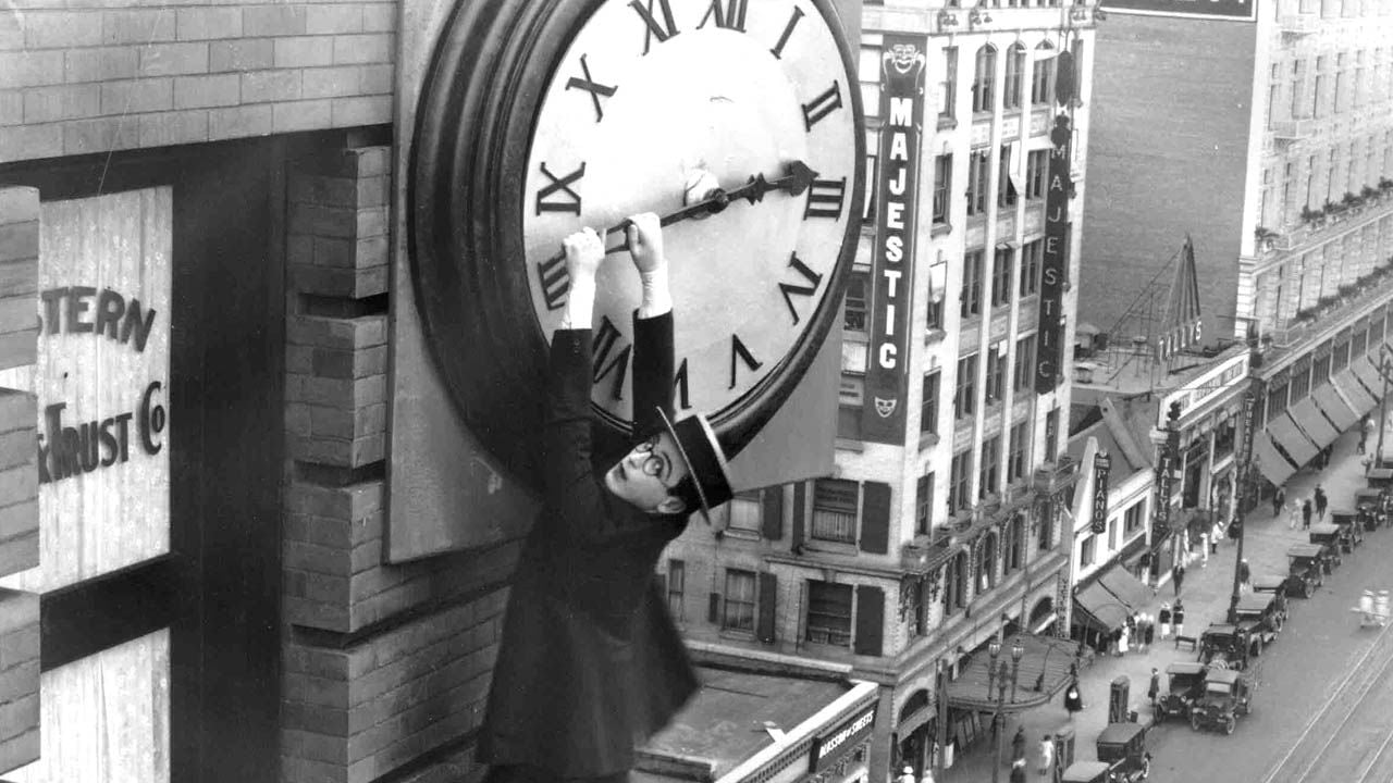 Eines der berühmtesten Bilder des Kinos: Harold Lloyd hängt in 