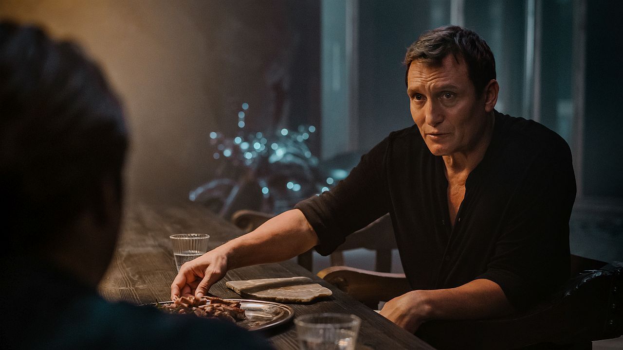 Oliver Masucci spielt Andew Milling - der große Bösewicht der Reihe