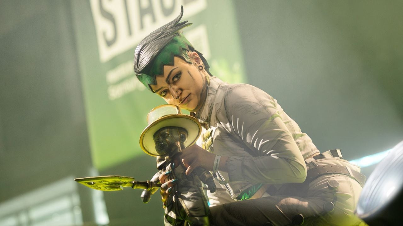 Man muss schon zweimal hinschauen, um zu erkennen, dass es sich nicht um einen Screenshot, sondern um ein besonders gelungenes Cosplay-Kostüm handelt!