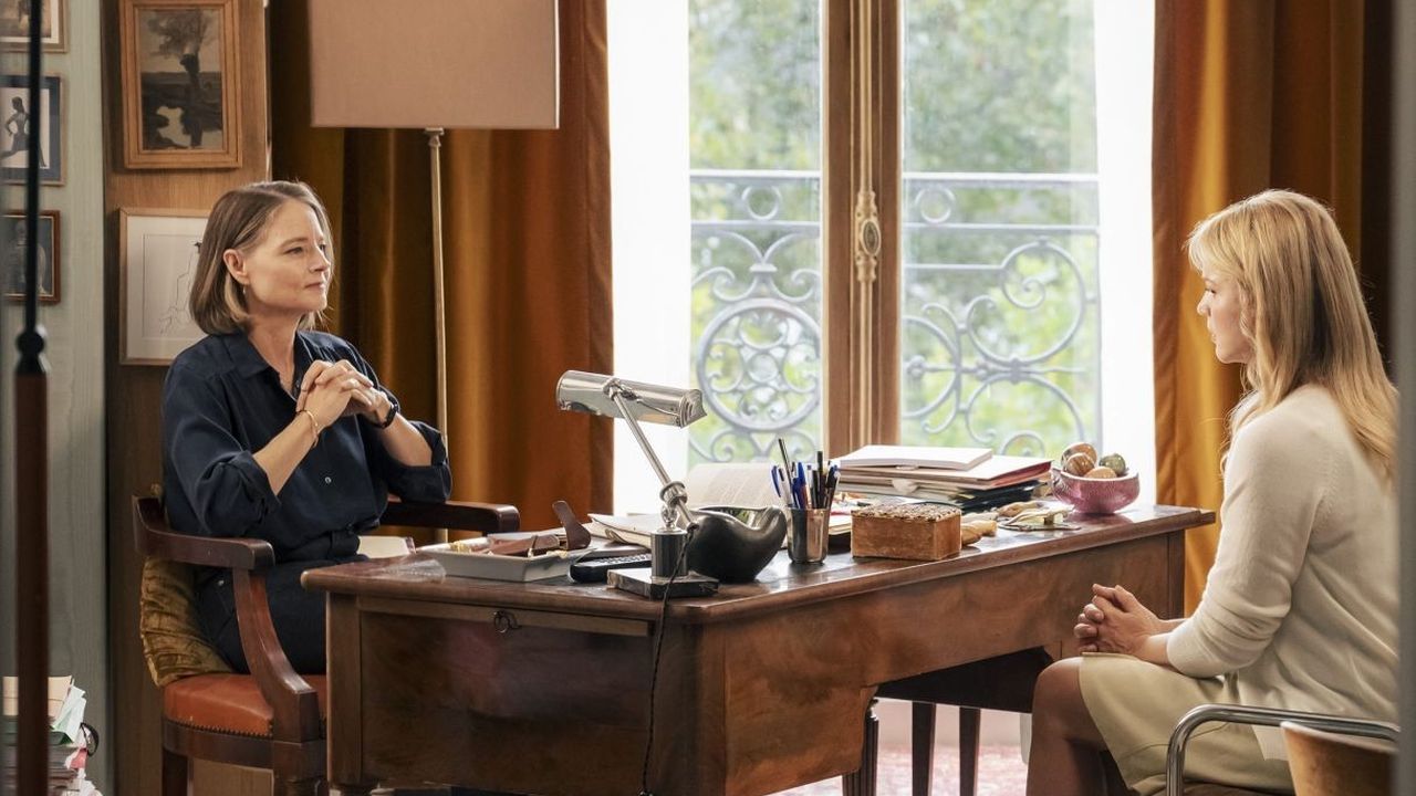 Lilian erinnert sich an ihre tote Patientin Paula Cohen-Solal (Virginie Efira) zurück – unter Hypnose hat sie sogar eine Vision, in der die beiden ein Paar sind.