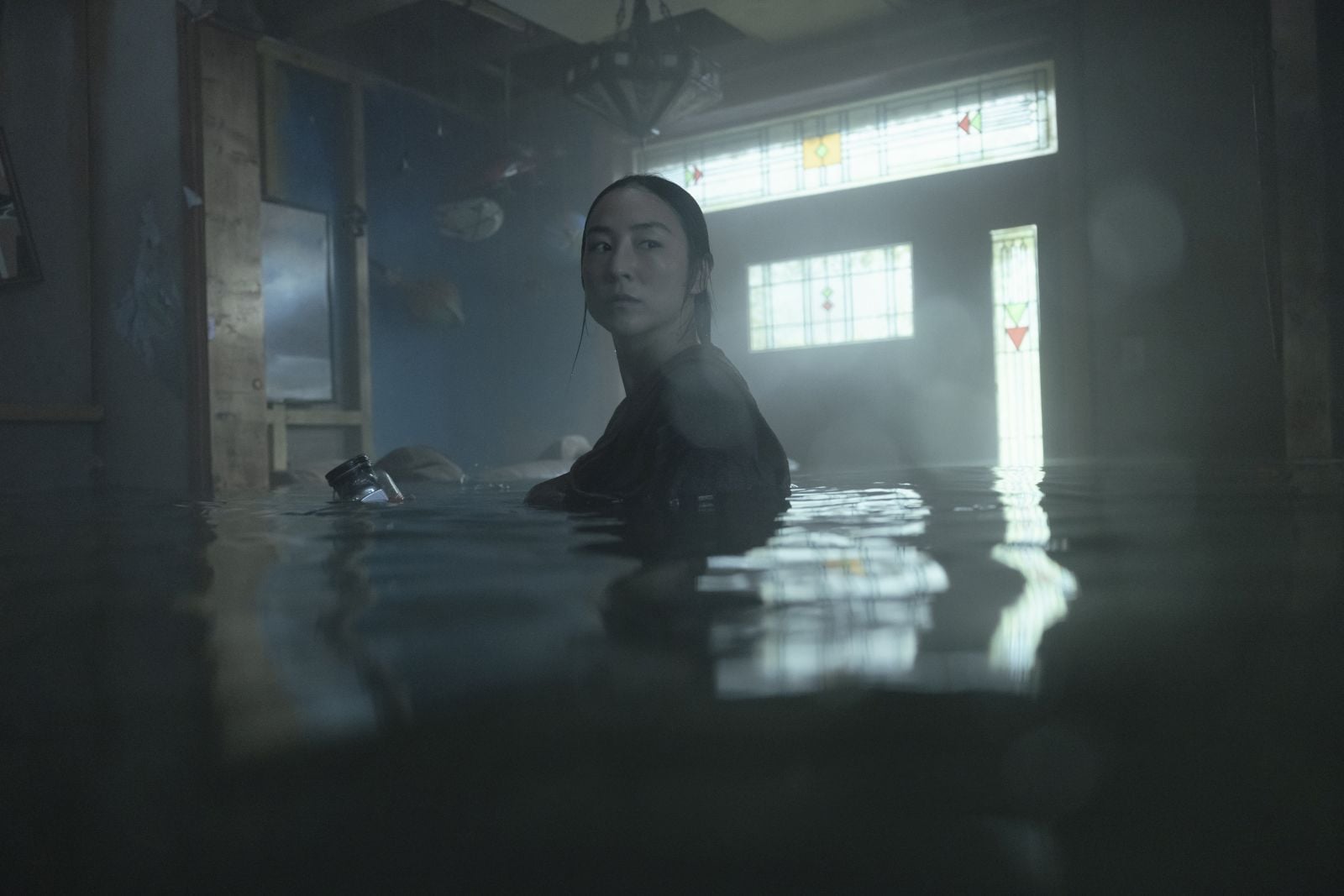 Ann (Greta Lee) ist gewappnet für den finalen Kampf.