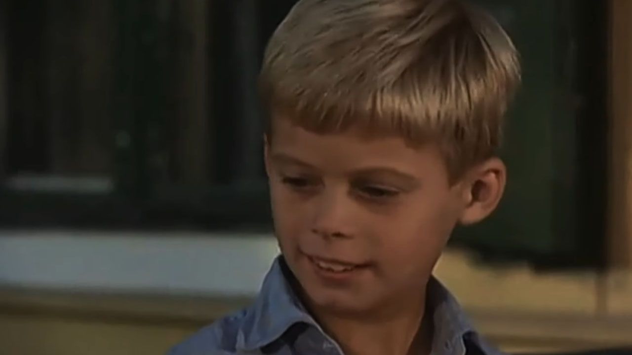 Tommy ist Pippis bester Freund. Gemeinsam erlebten sie viele Abenteuer.