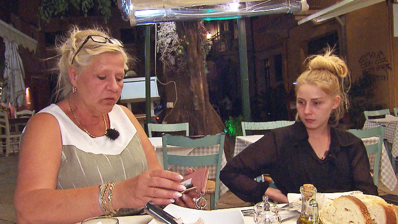 Silvia und Loredana Wollny überraschen Sarah-Jane auf Korfu nach ihren 