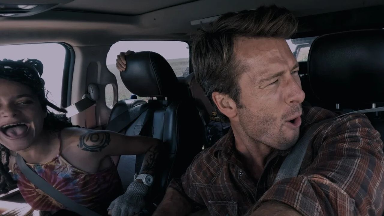 Noch hat YouTube-Star Tyler (Glen Powell) Spaß an der Jagd auf die spektakulärsten Tornados. Aber das wird sich bald ändern…