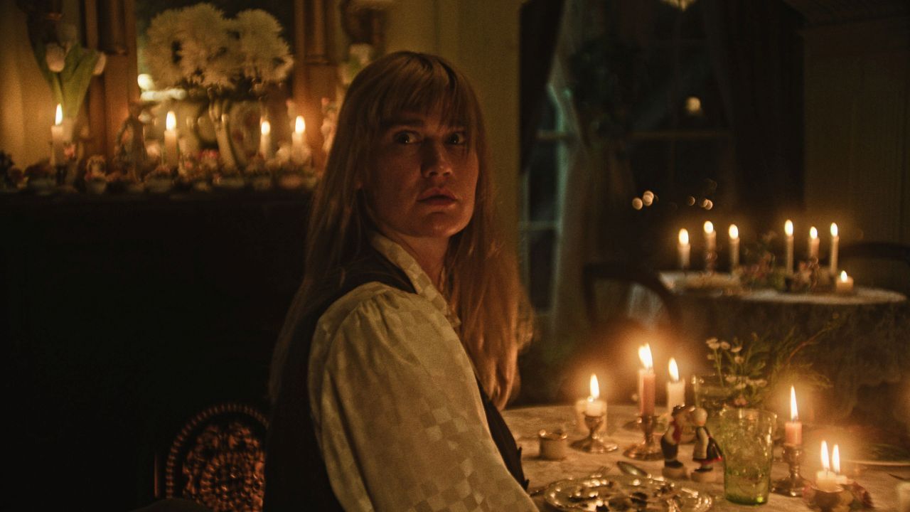 Die Trauma-Klinik erinnert nicht von ungefähr eher an ein aristokratisches Horror-Anwesen aus einem klassischen Gruselfilm vergangener Jahrzehnte.